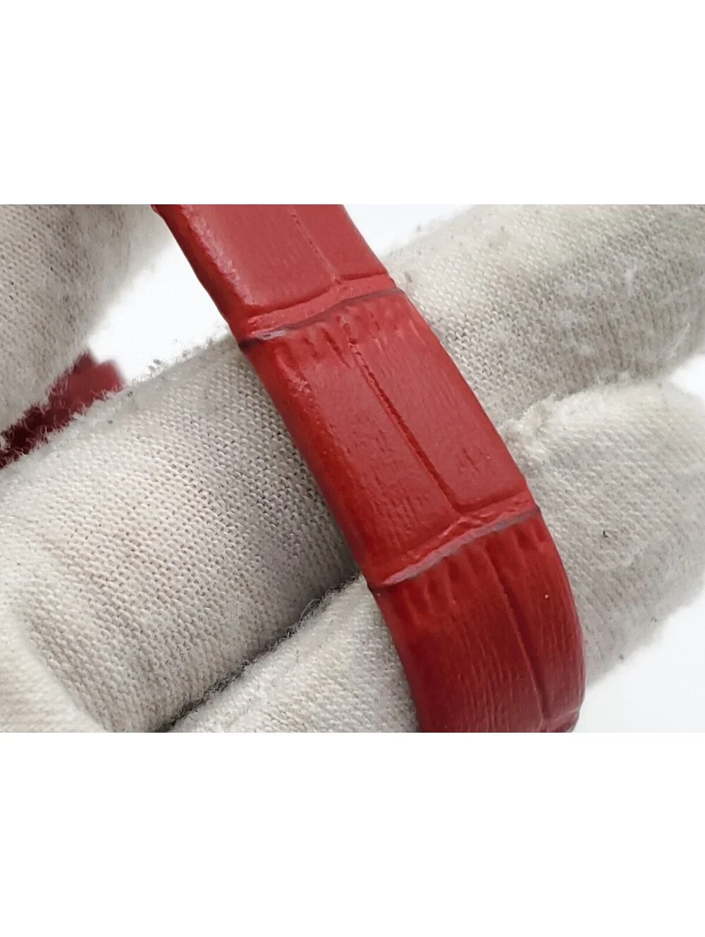 Kezzi Quartz Womens Watch New Battery Red 30mm